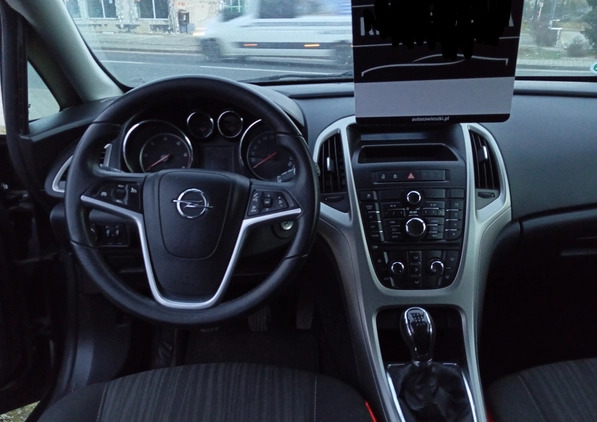 Opel Astra cena 21999 przebieg: 197000, rok produkcji 2011 z Oborniki małe 137